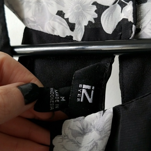 Black and white floral flowy halter - Picture 2 of 5